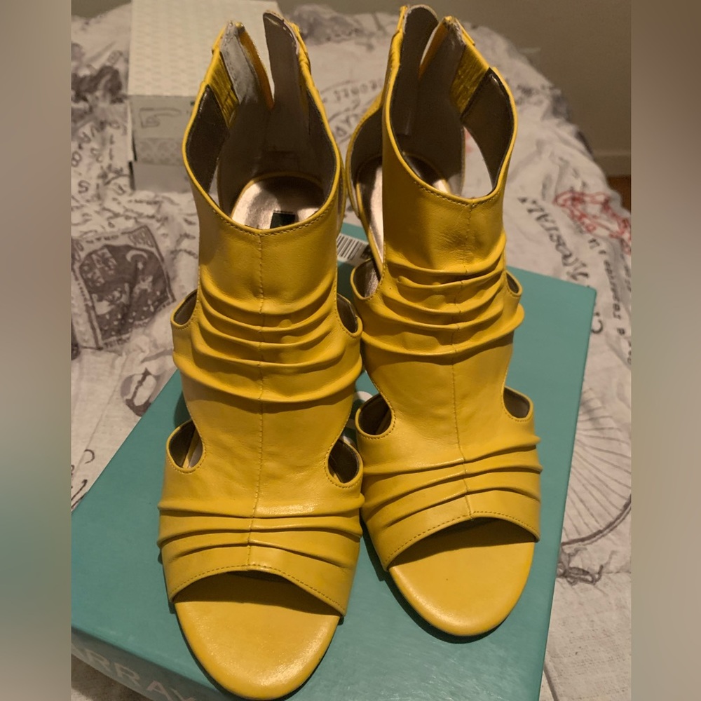 Array Heel - Picture 2 of 4